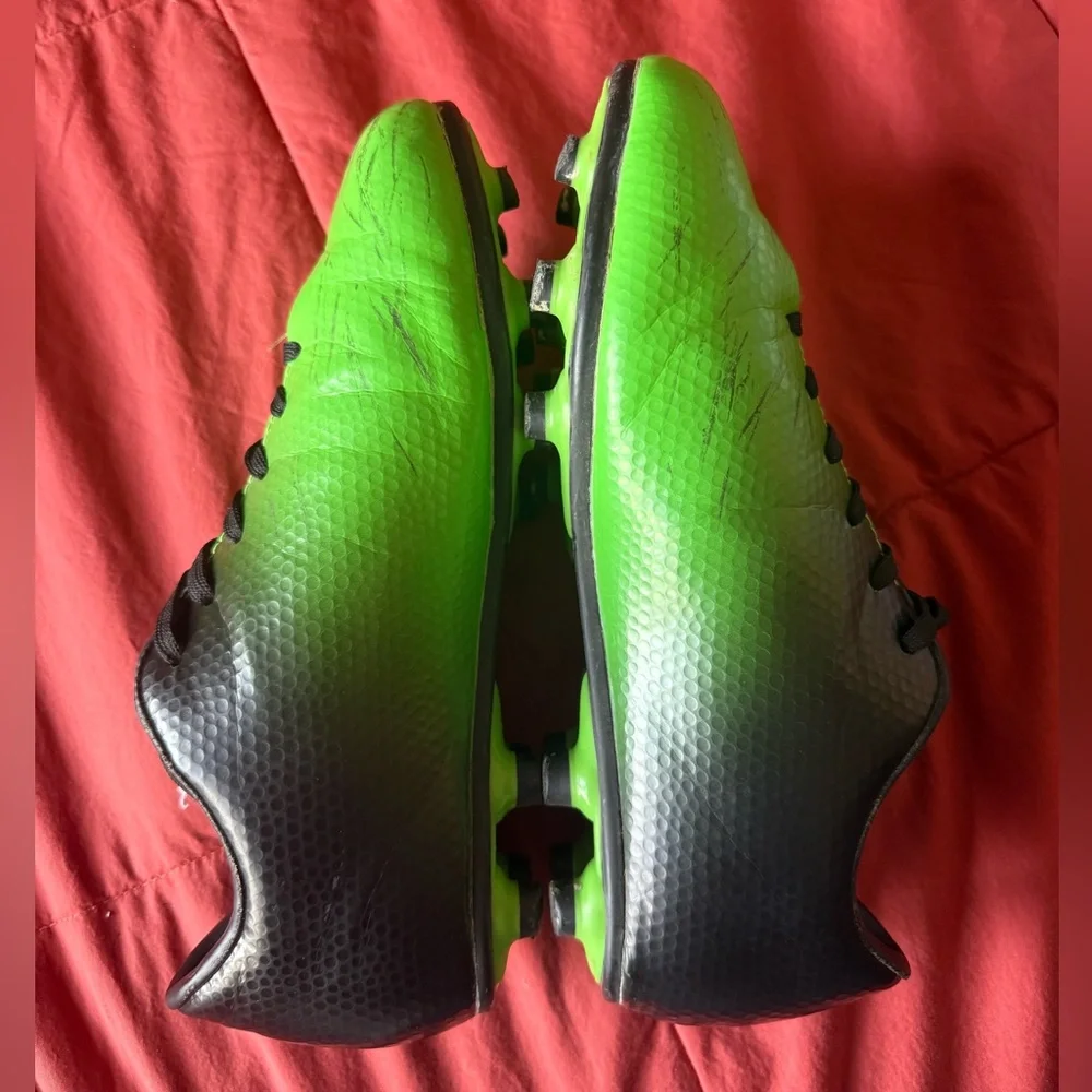 Big Kids’ Wide Traxx Soccer Cleats - Youth Size 6EE - Picture 10 of 11